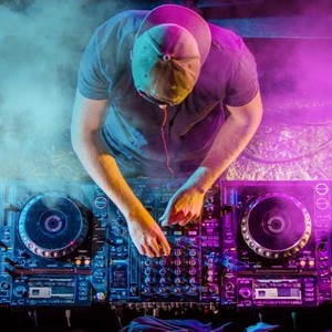 Live DJ