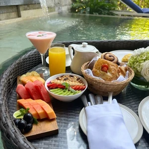 Floating Breakfast